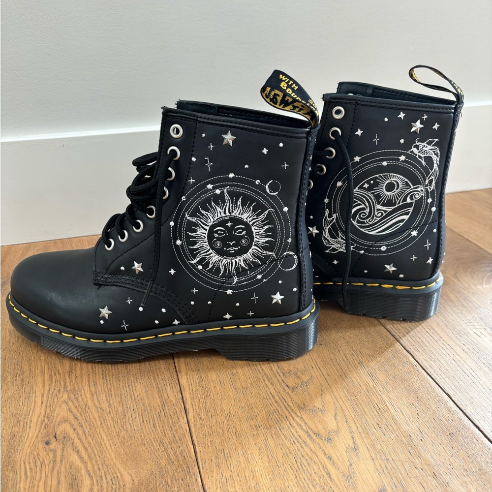 Dr Martens Celestial boots. Women’s 8. Never worn!